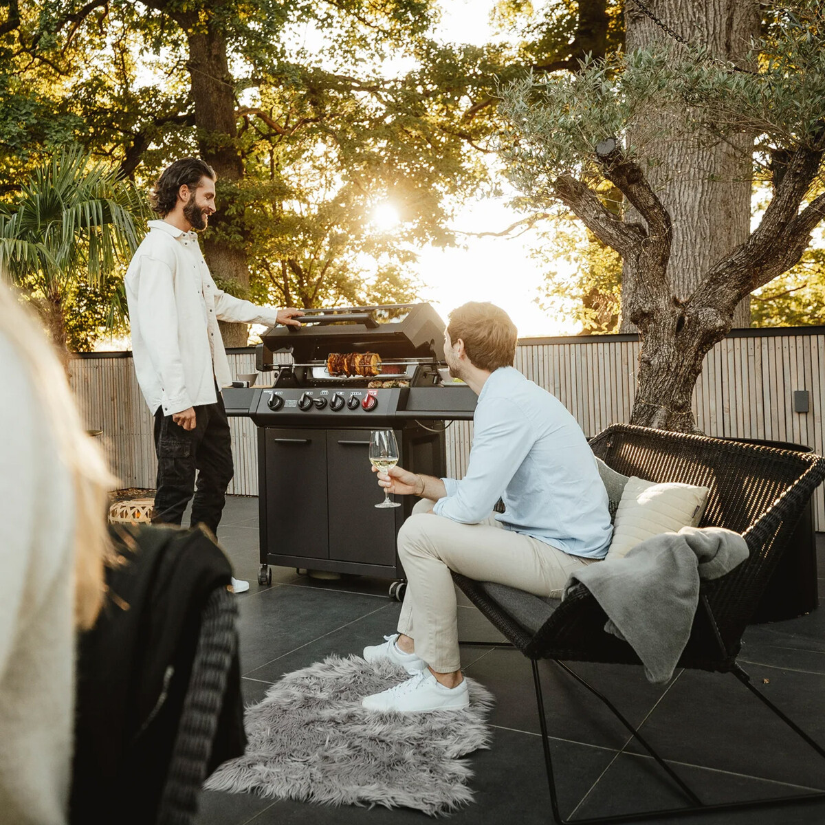 BARBECUE A GAS ENDERS MONROE PRO 4 SIK TURBO SHADOW | Il Mondo del Barbecue