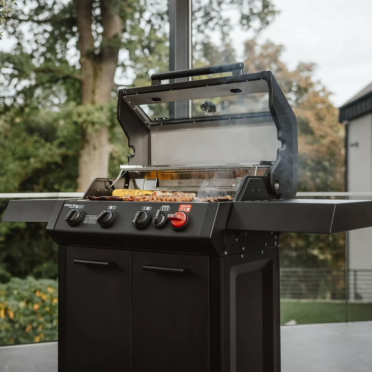 BARBECUE A GAS ENDERS MONROE PRO 4 SIK TURBO SHADOW | Il Mondo del Barbecue