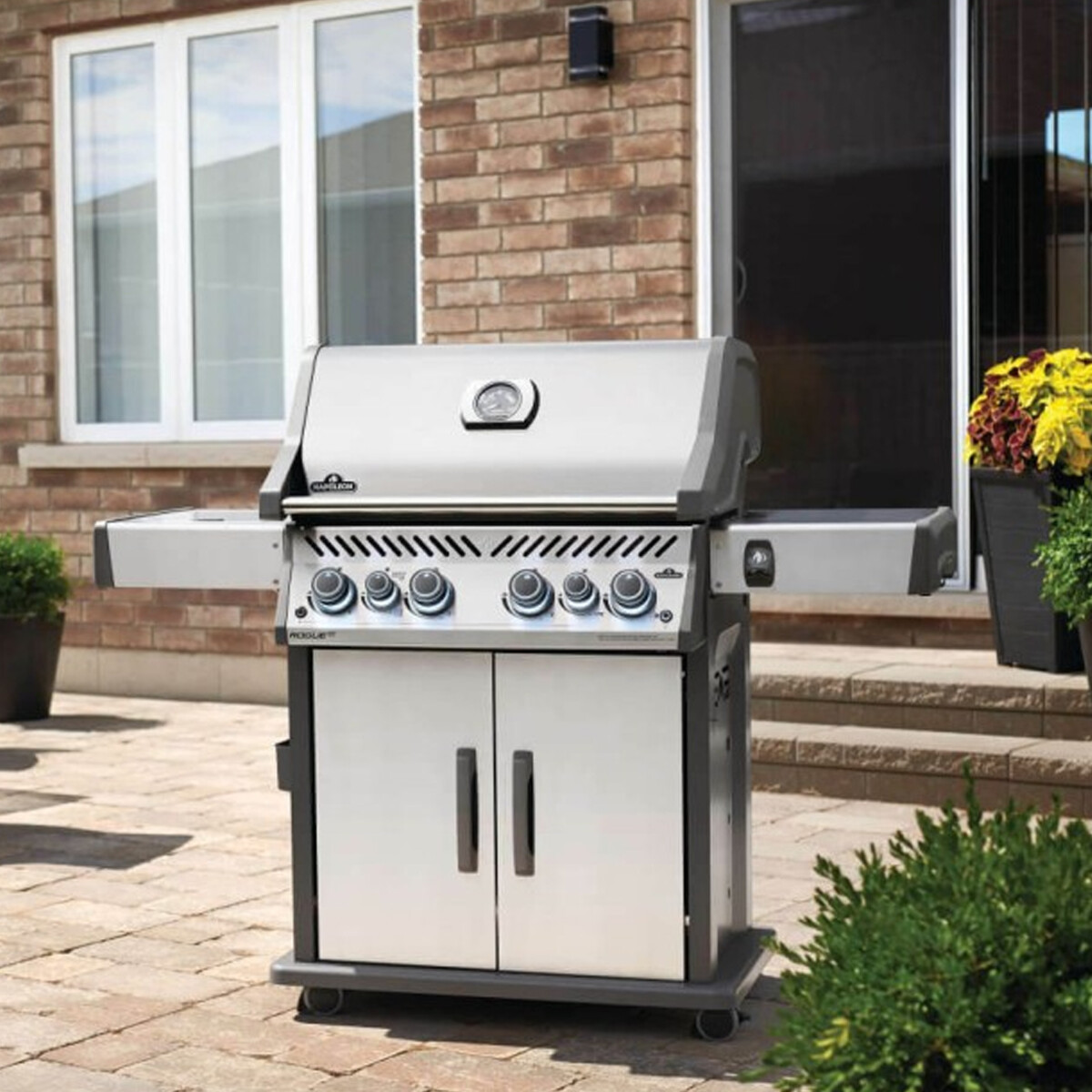 BARBECUE A GAS NAPOLEON ROGUE RSE525RSIB Napoleon Barbecue a gas | Il Mondo Del Barbecue