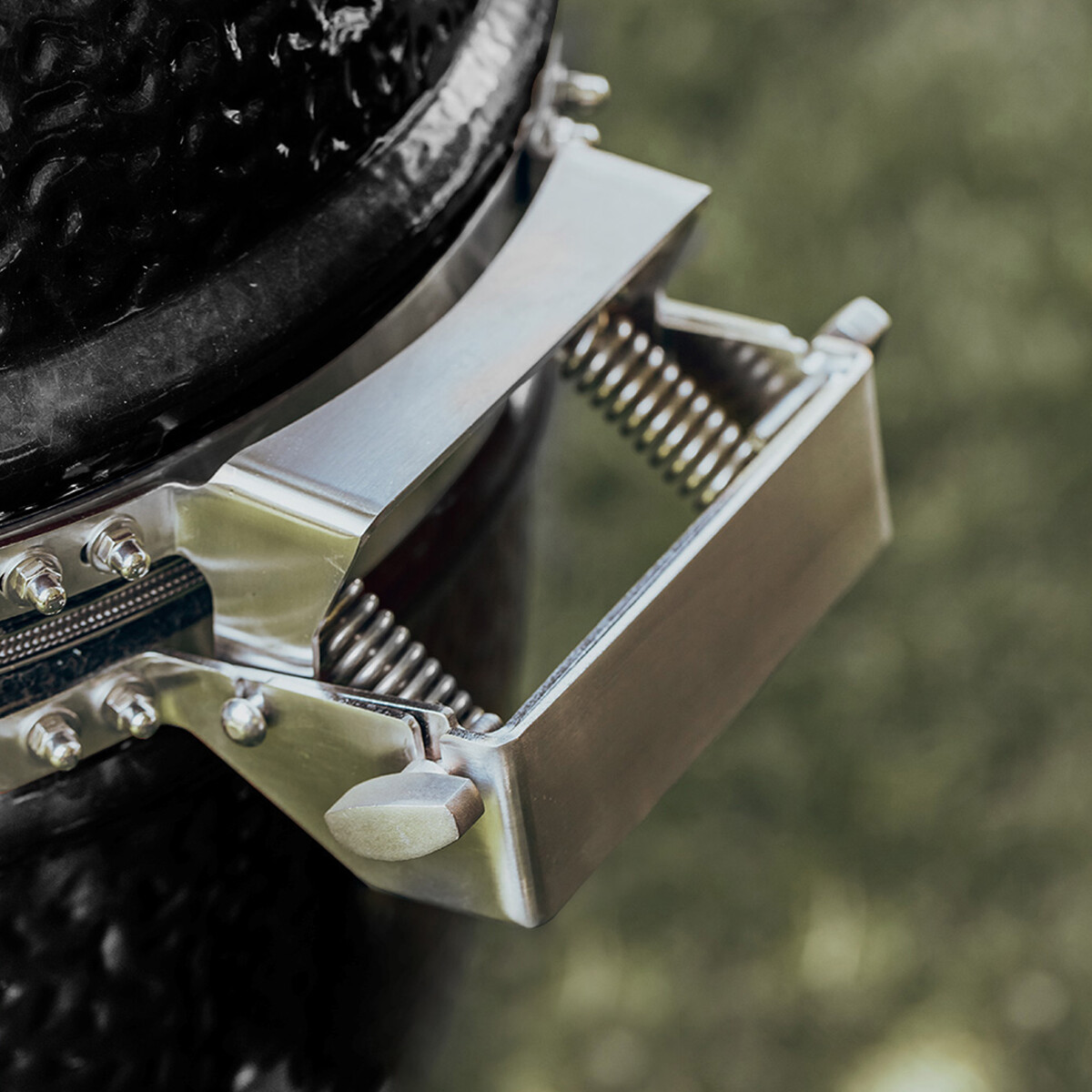 BARBECUE A CARBONE MONOLITH JUNIOR PRO-SERIE 2.0 NERO DA APPOGGIO Monolith Barbecue a carbone | Il Mondo Del Barbecue