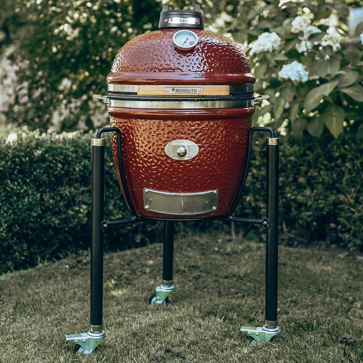BARBECUE A CARBONE MONOLITH JUNIOR PRO-SERIE 2.0 ROSSO CON CARRELLO Monolith Barbecue a carbone | Il Mondo Del Barbecue