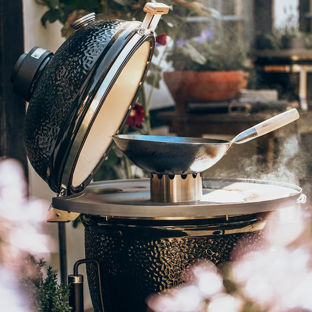 BARBECUE A CARBONE MONOLITH TWO 55 NERO DA APPOGGIO Monolith Barbecue a carbone | Il Mondo Del Barbecue