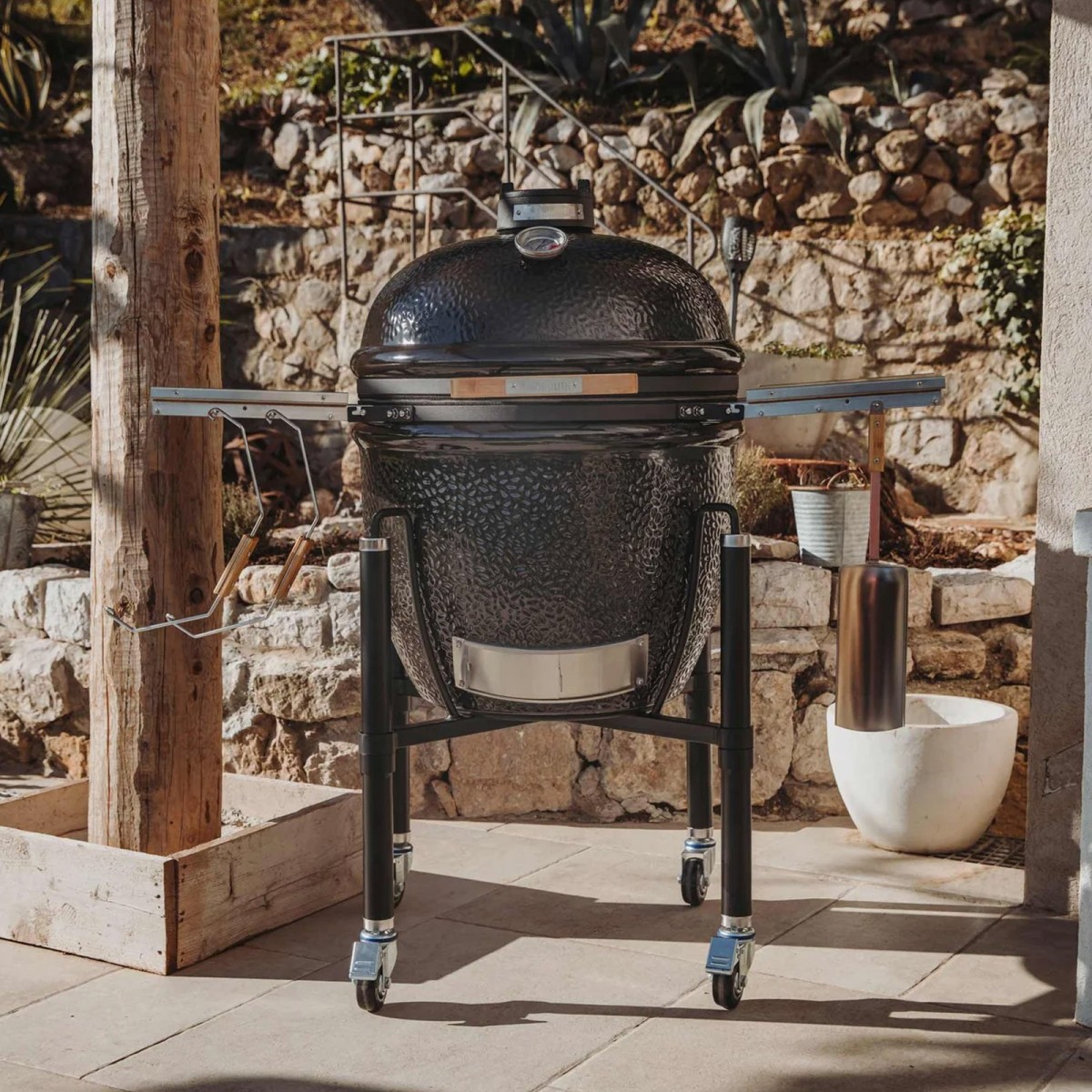 BARBECUE A CARBONE MONOLITH ONE 66 CON CARRELLO Monolith Barbecue a carbone | Il Mondo Del Barbecue