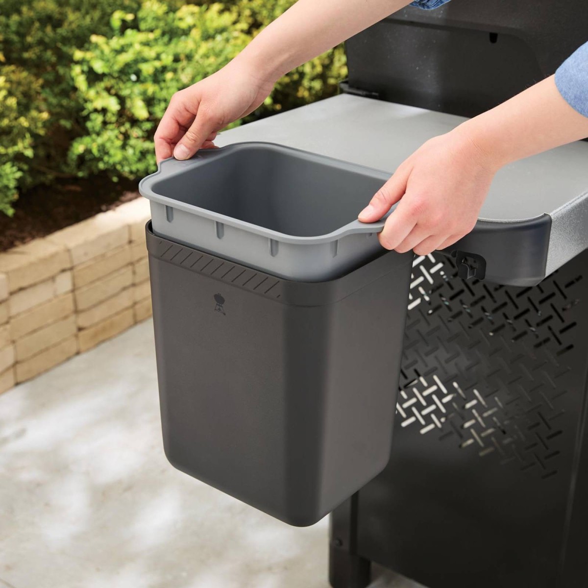 PORTAUTENSILI APPENDIBILE E ESTRAIBILE WEBER WORKS Weber Accessori | Il Mondo Del Barbecue