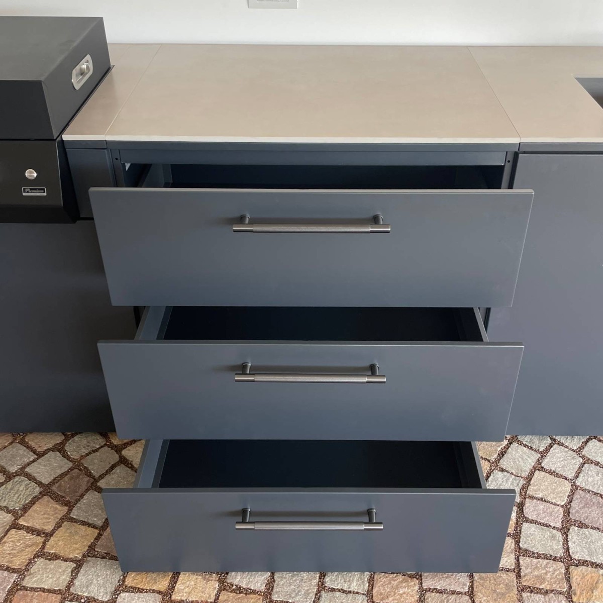MODULO CASSETTIERA BRABURA CT 90 ANTRACITE | Il Mondo del Barbecue