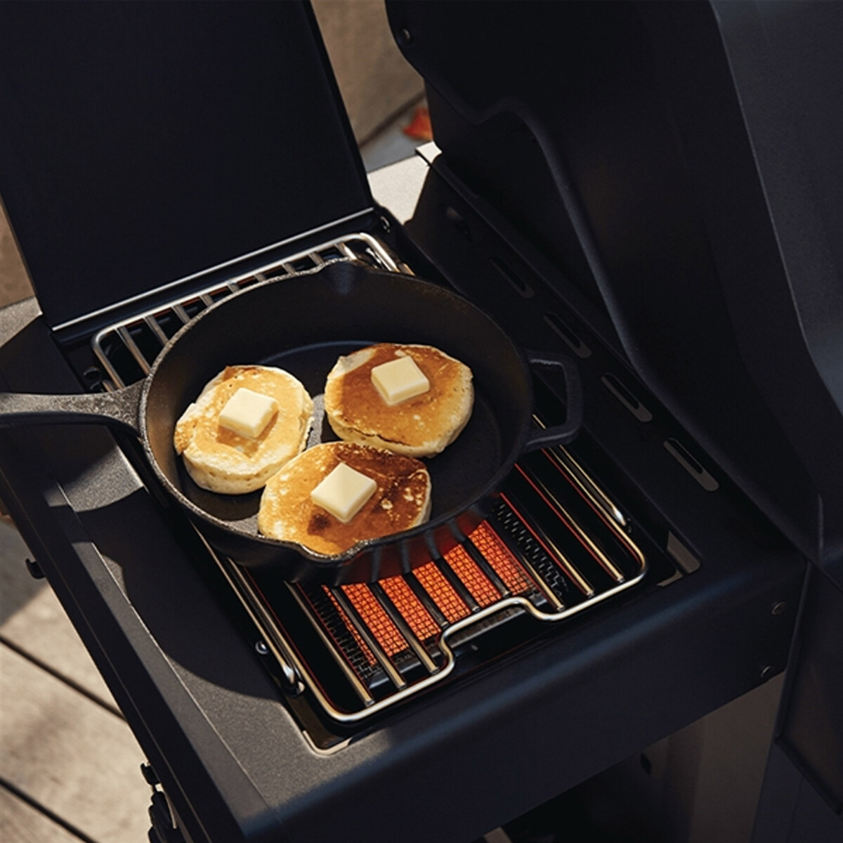 BARBECUE A GAS NAPOLEON ROGUE 425 PHANTOM