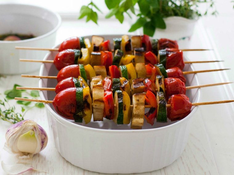 Spiedini di verdura marinata alla griglia