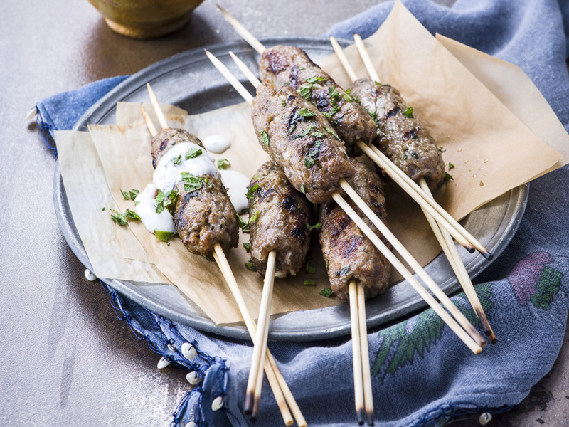 Kebab di agnello al cumino con purea di melanzane