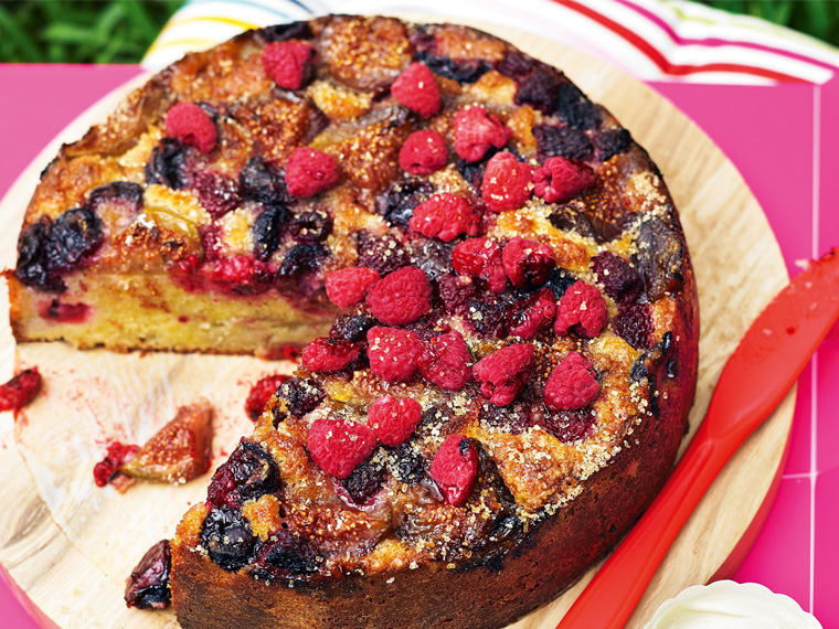Torta con frutta di stagione