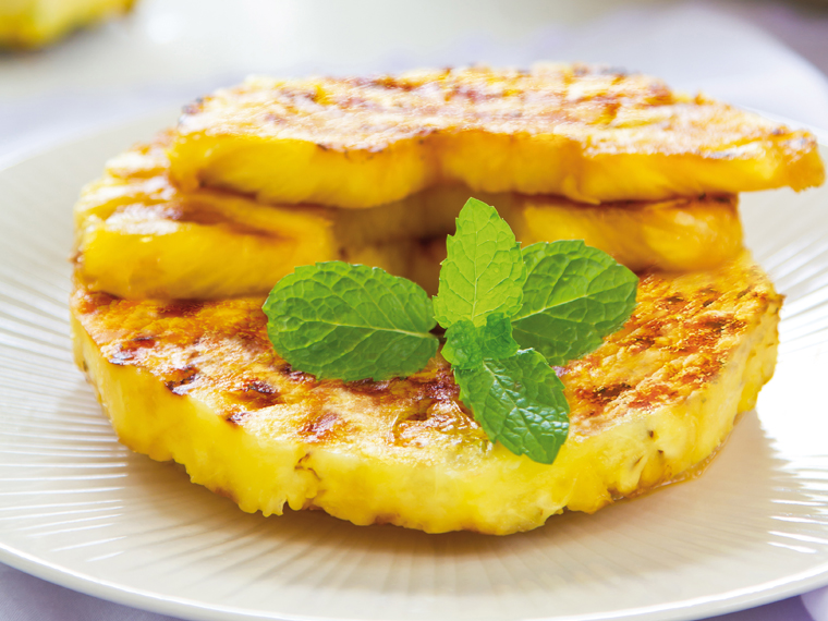 Ananas grigliato al pepe verde con caramello all’arancia