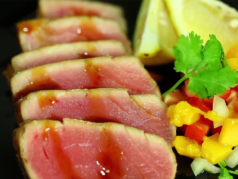 Tonno scottato in Salsa Barbecue con gazpacho di verdure