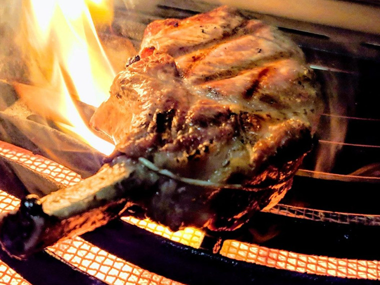 Napoleon: la cottura con bruciatore laterale ad infrarossi