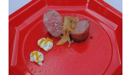 Salsicce affumicate al melo e cipolla caramellata